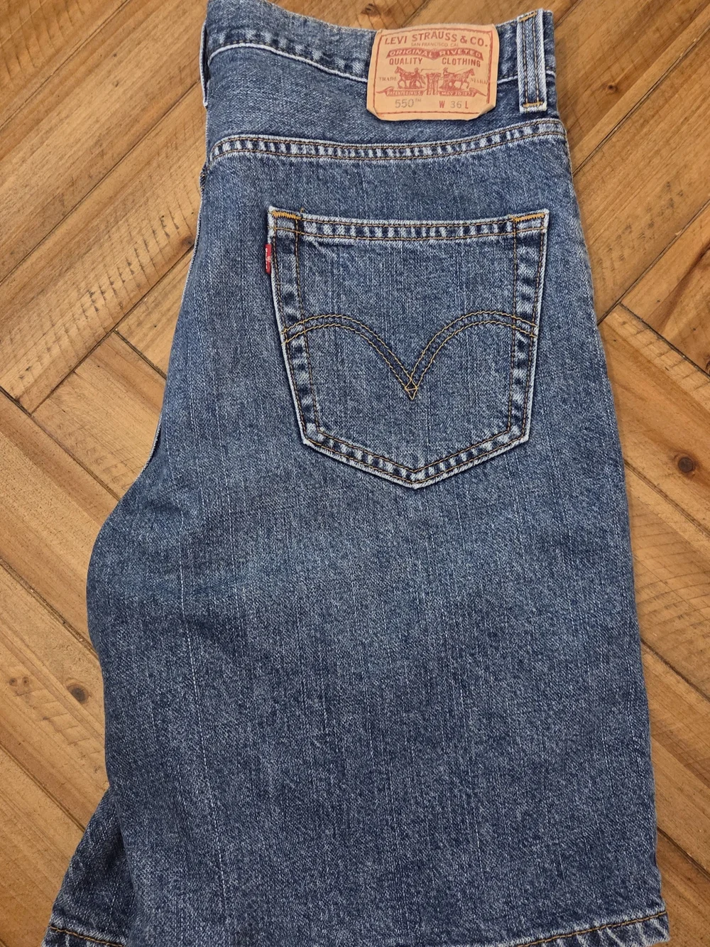 40% SALE RIGHT NOW!!!  Levi's Men's 550 Blue Denim Shorts